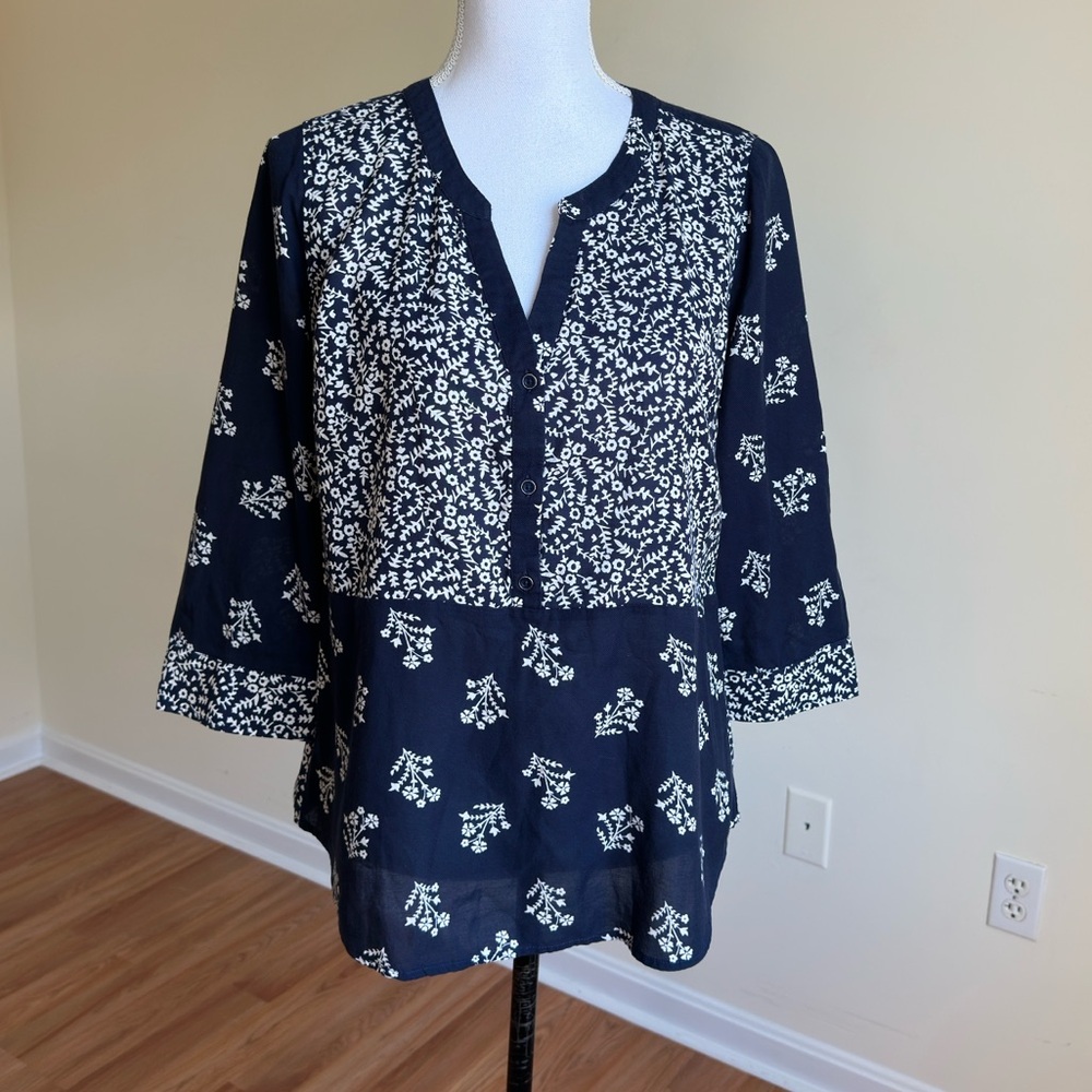 Lucky Brand || Womens 3/4 Sleeve Boho Navy and white floral blouse Sz M